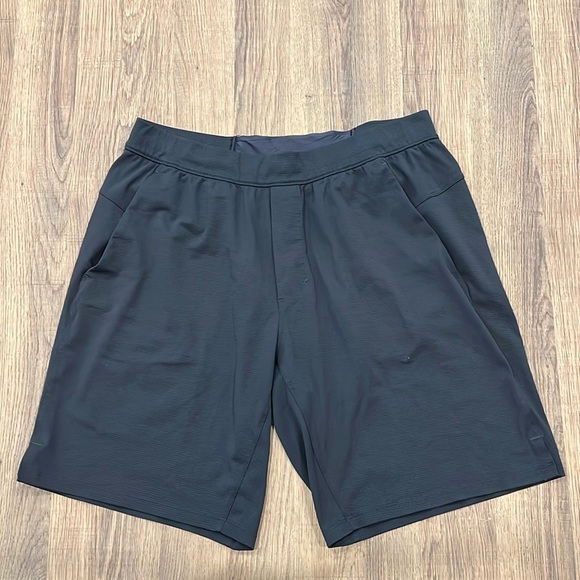 Men’s Charcoal Gray Lululemon Shorts - Picture 2 of 5